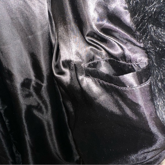 Leopard Print 2-3X Faux Fur Jacket with Black Collar - Picture 13 of 15